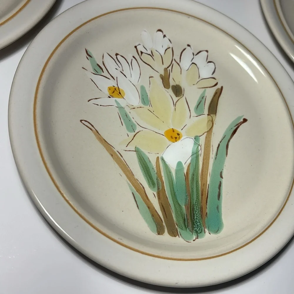 Dessert Lunch Plates Stoneware Casual Classic Daffodils Hand Painted Korea SO 4